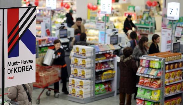 일본 식품점의 한국식품 코너 (출처 머니S)
