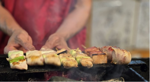 치쿠마 맛집 야스베(安兵衛)의 야키도리. 이집 안주인의 손끝에서 장인의 아우라가 느껴진다.