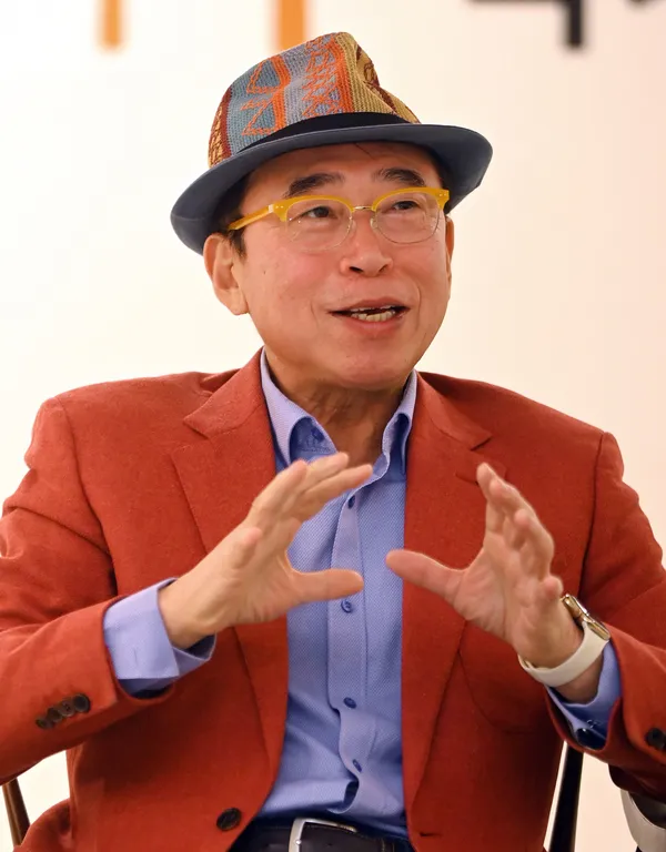 늘 새로운 즐거움으로 사람과 사람 사이에 있겠다는 조웅래 회장 / 자료 출처 선양소주