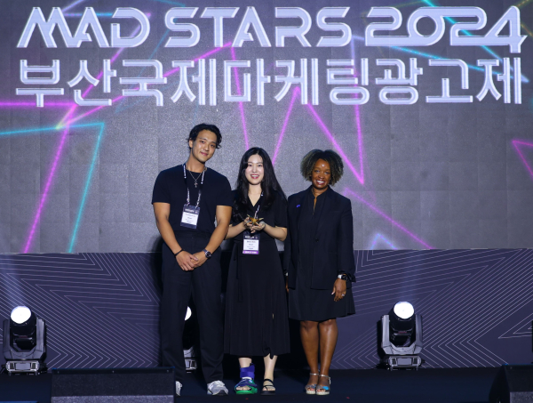 이형석 아트 디렉터와 김시온 카피라이터(왼쪽부터)