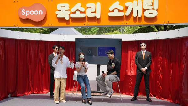 인기 콘텐츠 ‘목소리 소개팅’, 실제 대학가에 찾아가다/ 자료출처 스푼
